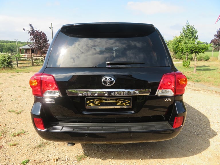TOYOTA LAND CRUISER ZX 4.6 V8 PETROL 2014  22K MILES  1 OWNER 8 SEATER