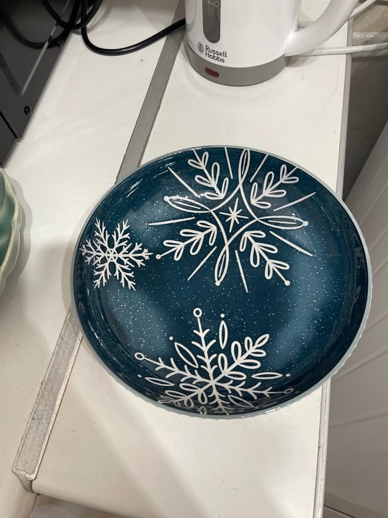 Snowflake Design Bowl plate