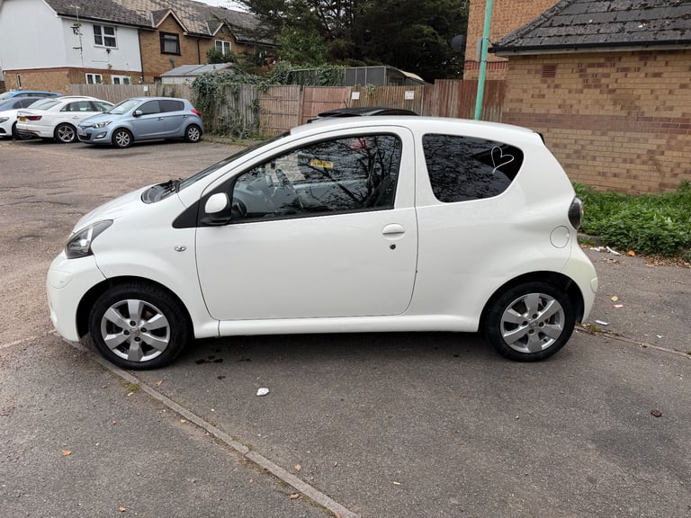 Toyota, AYGO, Hatchback, 2013, Manual, 998 (cc), 3 doors