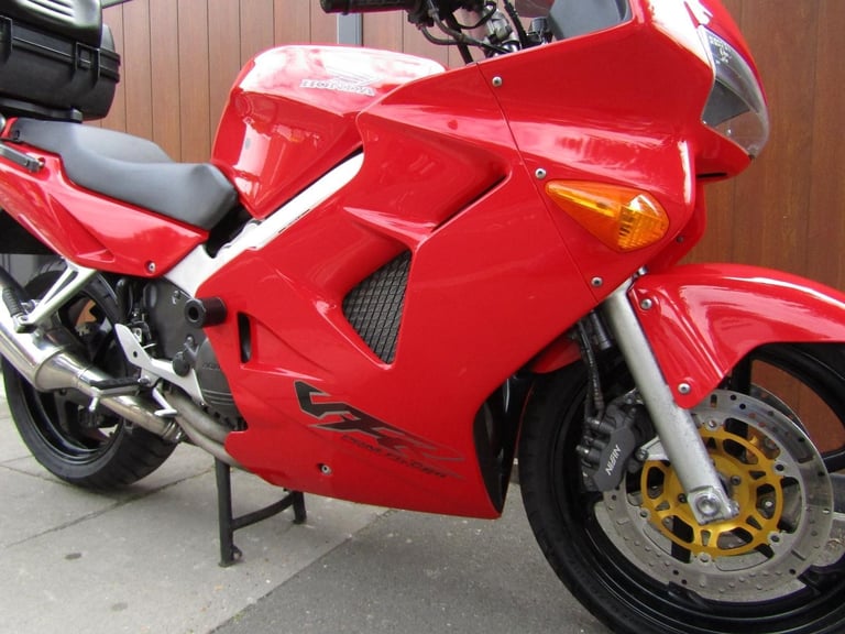 HONDA VFR 800 * LOW MILEAGE 12,000 * WITH BOX * AMAZING CONDITION *YEARS MOT *