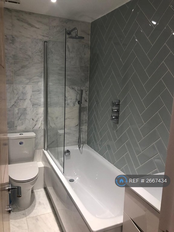 2 bedroom flat in Tunis Road, London, W12 (2 bed) (#2667434)