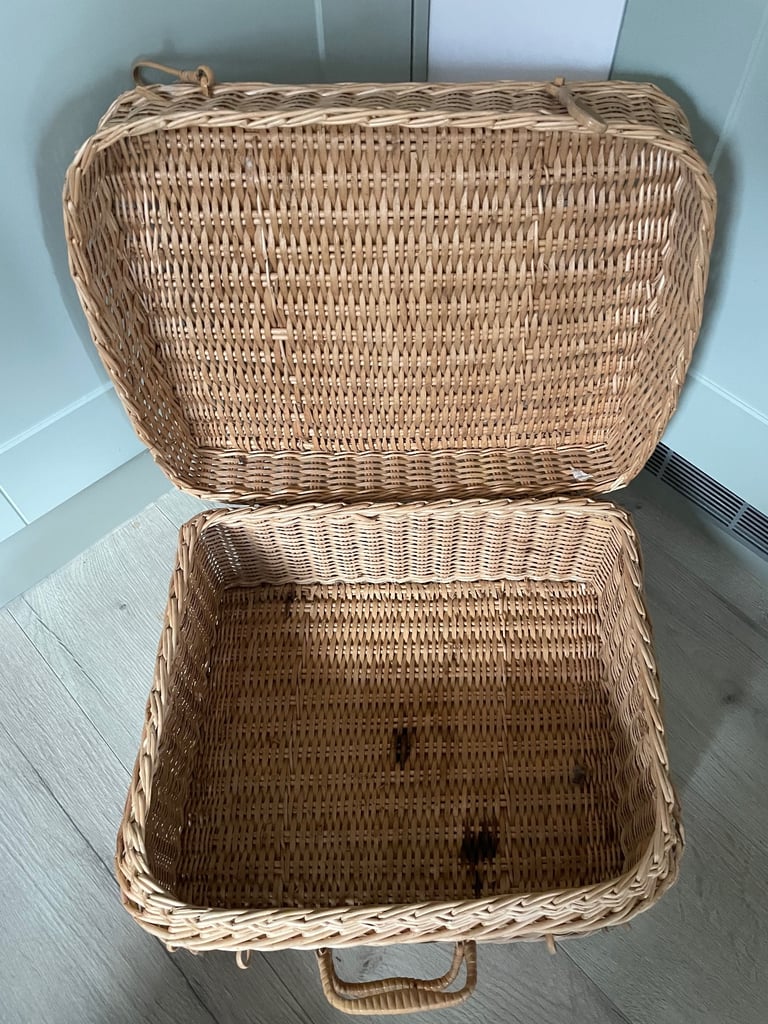 Large Whicker Picnic Basket
