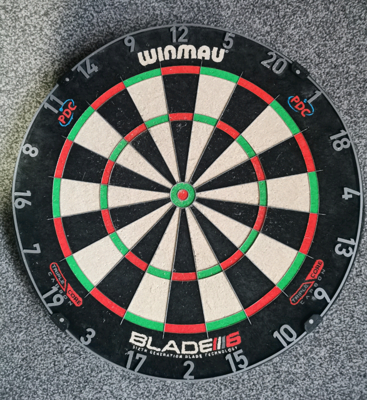 Winmau blade 6 dartboard triple core carbon in Galashiels, Scottish