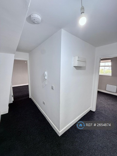 1 bedroom flat in Dudley Road, Brierley Hill, DY5 (1 bed) (#2654874)