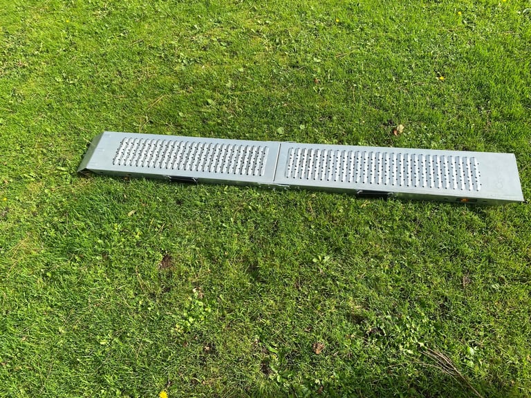 Pair of loading ramps