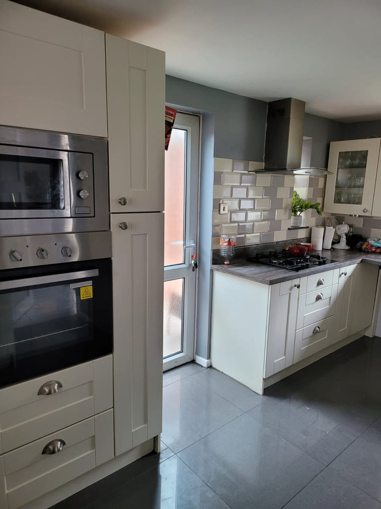 Spacious & Fully Furnished Double Room for Rent – TF4 2AR