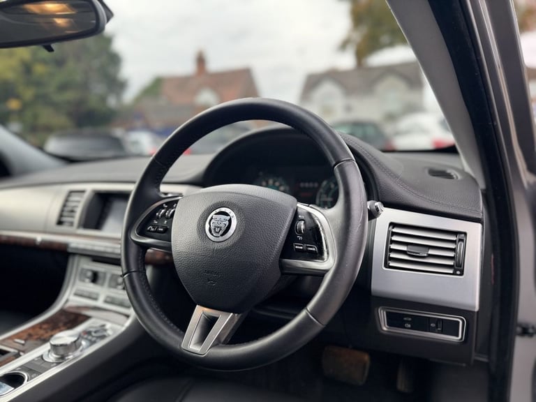 2012 Jaguar XF 3.0d V6 Luxury Saloon 4dr Diesel Auto Euro 5 (240 ps) Saloon Diesel Automatic