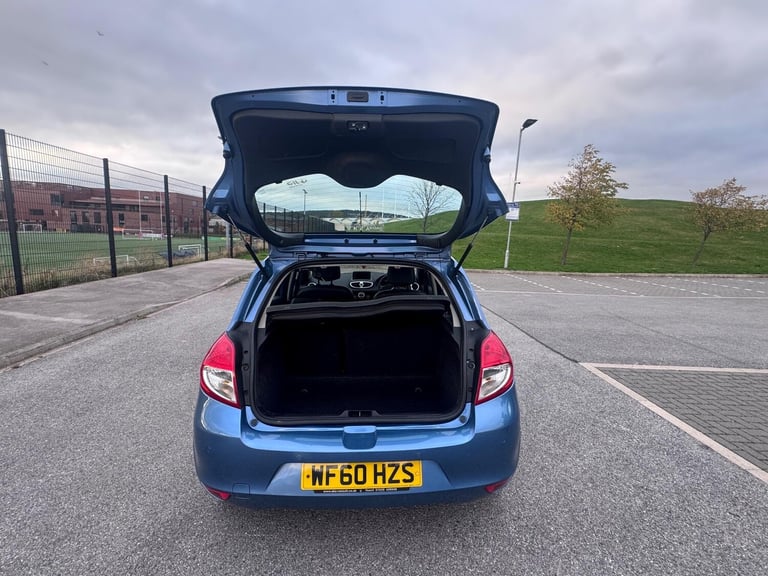 2011 Renault Clio 1.6 VVT Initiale TomTom Auto Euro 5 5dr HATCHBACK Petrol Automatic