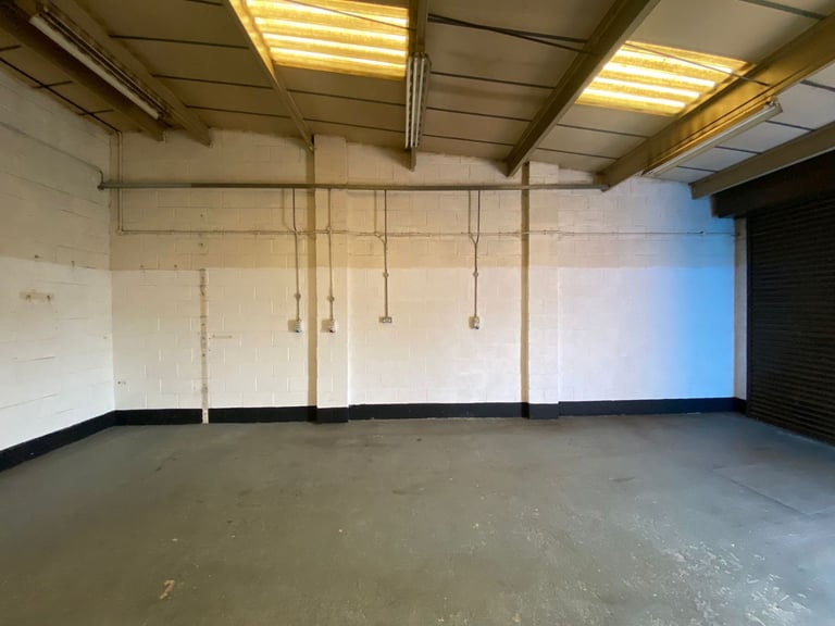 Small secure unit with parking, 750SQF WITH car park in a great location NG7 2AB 