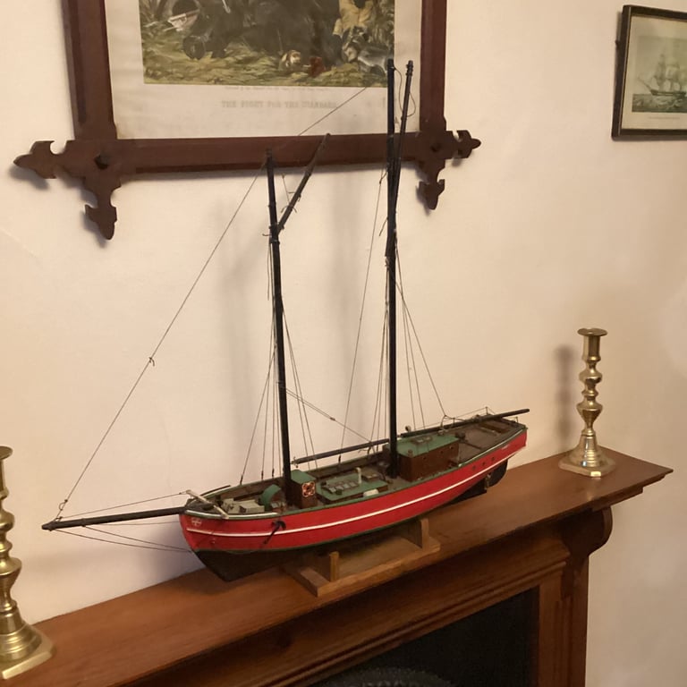 Lovely wooden boat (Lila Dan)