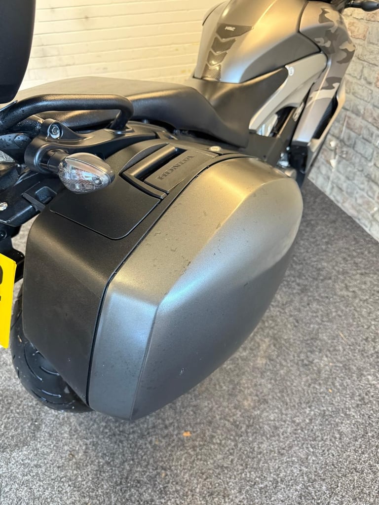 2012 Honda VFR800x Crossrunner - Full Luggage - Abs - Heated grips 