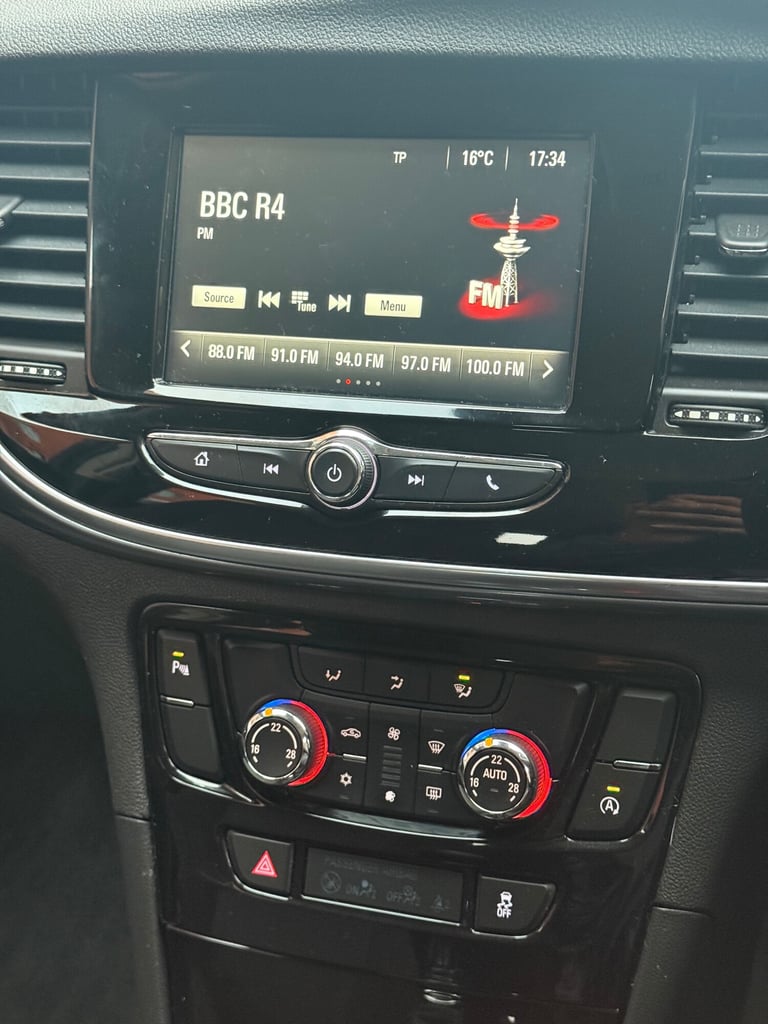 2017 Vauxhall Mokka X 1.6i Active 5dr HATCHBACK Petrol Manual