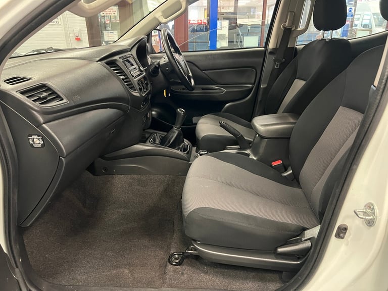 2020 Mitsubishi L200 4LIFE 2.3DI-D 150PS 4X4 DOUBLE CAB PICK UP C/W REAR PRO TOP (EURO 6) PICK UP...