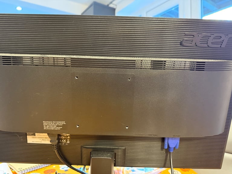 60cm Acer Monitor with usb mouse and keyboard