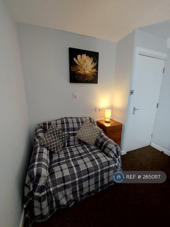 Studio flat in Furnace Lane, Telford, TF2 (#2650117)