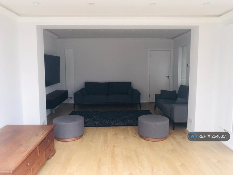 image for 4 bedroom house in Coombe Drive, Ruislip, HA4 (4 bed) (#2648351)
