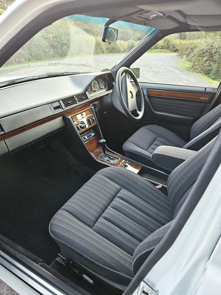 1992 Mercedes-Benz 200E