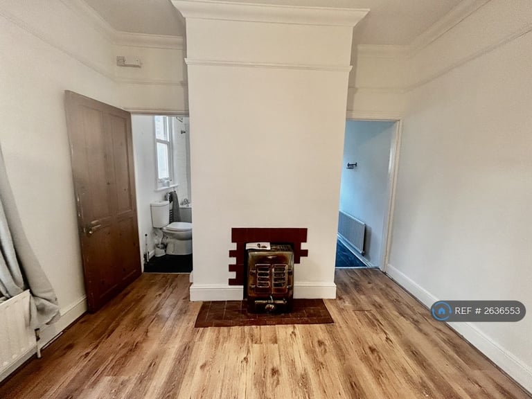 4 bedroom house in Beulah Hill, London, SE19 (4 bed) (#2636553)