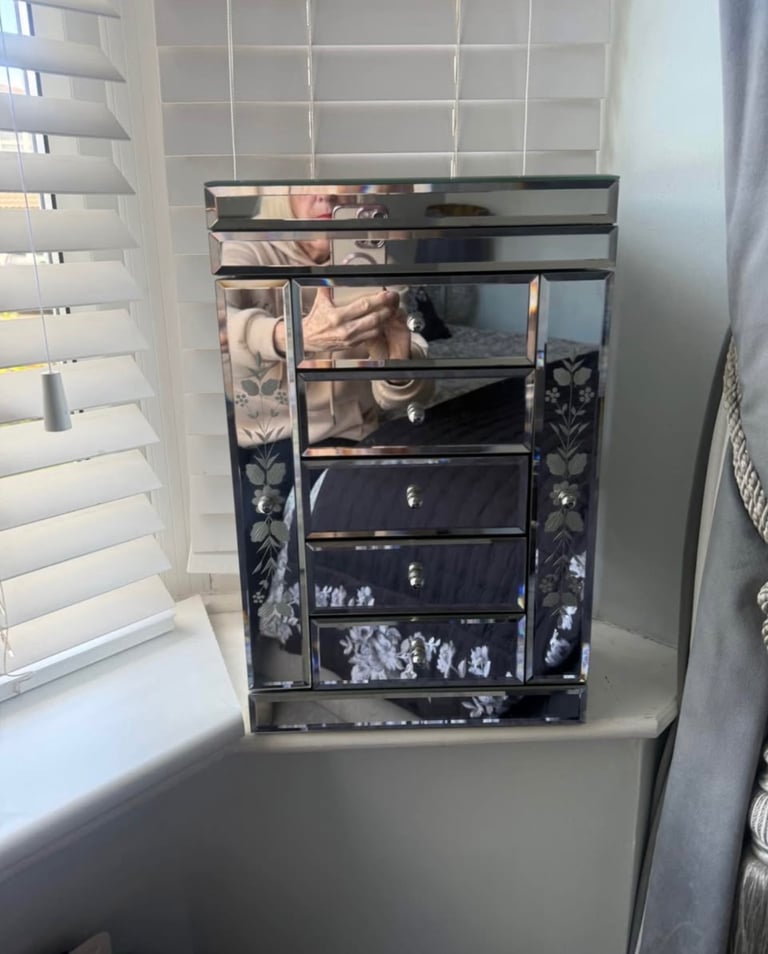 Mirrored Jewellery box large with 5 drawers 