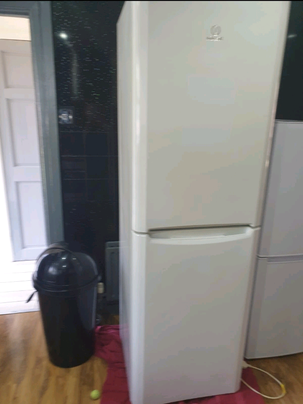 Tall fridge freezer 
