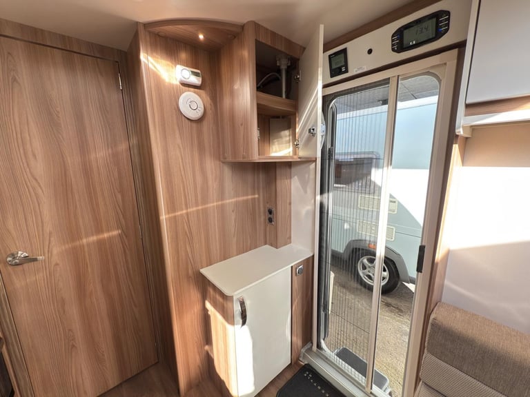 2018 Swift Freestyle EB, 4 berth with rear island bed, centre washroom, 