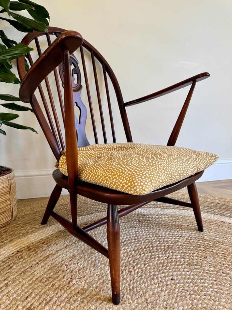 Ercol mid century vintage 307 Fleur De Lis tub armchair 