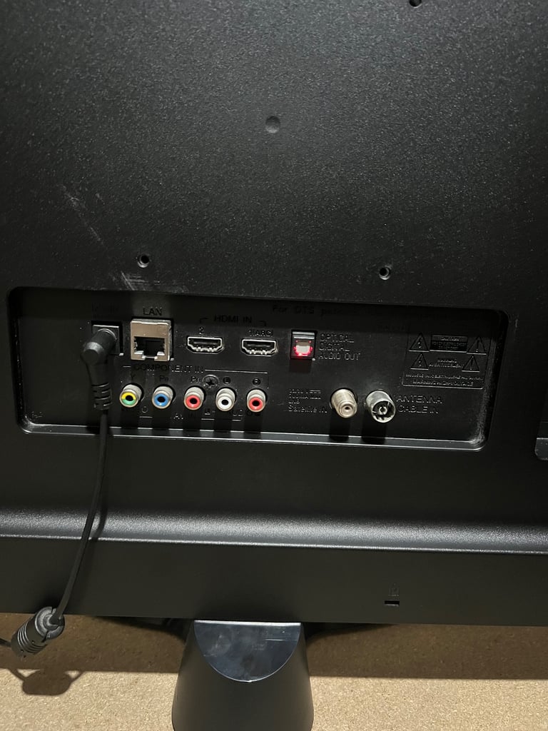 Lg 28 inch led smart tv with stand fully Wi-Fi can deliver 