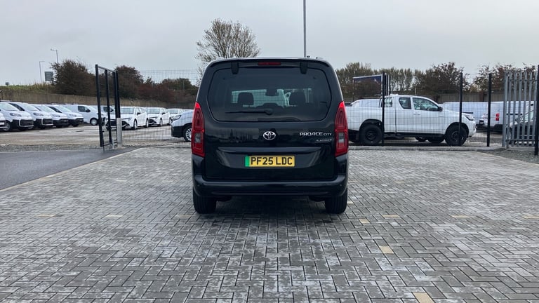 2025 Toyota PROACE CITY Verso 100kW Design L1 50kWh 5dr Auto Electric Estate Estate Electric Auto...