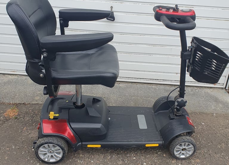 Small fold mobility scooter good condition can deliver 