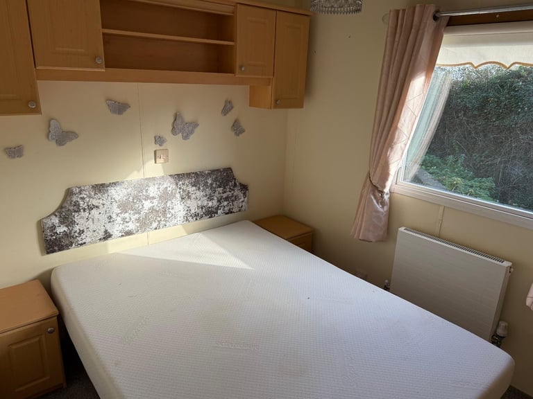CHEAP CARAVAN FOR SALE OFF SITE 32FT X 12FT X 2 BEDROOMS / PRIVATE LAND