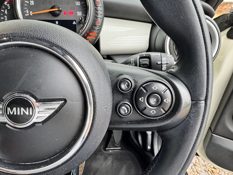 MINI HATCH 1.5 Cooper D 3-Door Hatch White Manual Diesel 2014 CHILI PACK