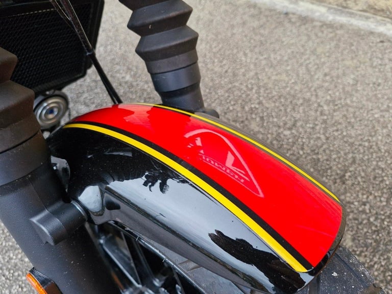 2024 Royal Enfield Guerilla 450 - Low mileage Premium colour Heated grips