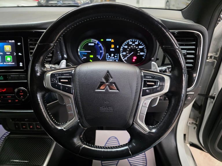 2019 Mitsubishi Outlander 2.4h TwinMotor 13.8kWh 4hs CVT 4WD Euro 6 (s/s) 5dr ESTATE Petrol/Elect...