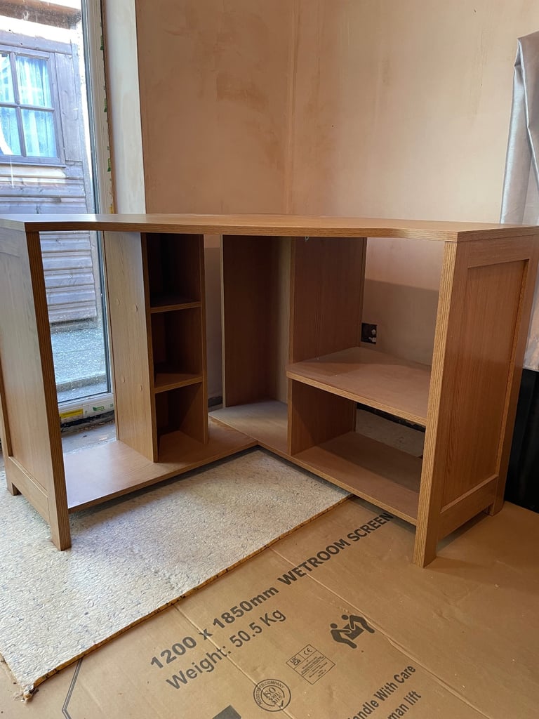 Corner desk 