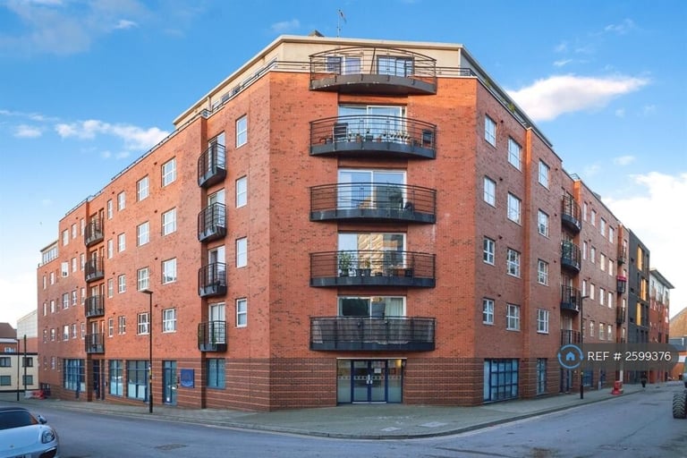 2 bedroom flat in Qube, Birmingham, B1 (2 bed) (#2599376)