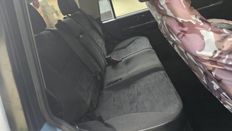 2004 Land Rover Discovery 2.5 TD5 S Station Wagon 5dr (7 Seats) ESTATE Diesel Automatic