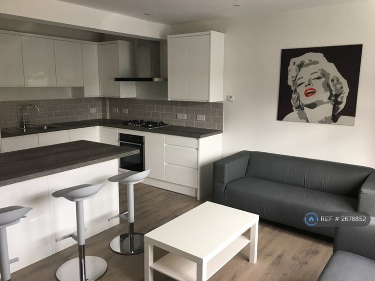 6 bedroom house in Battery Hill, Winchester, SO22 (6 bed) (#2678852)