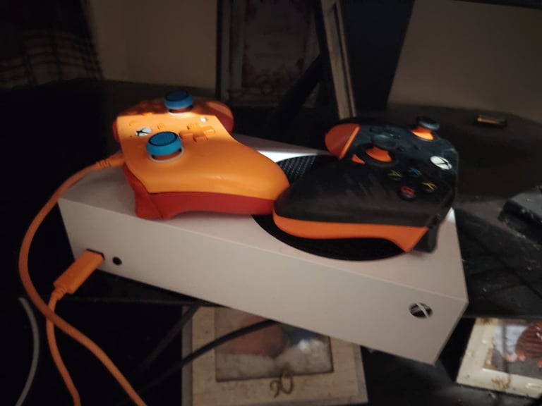 image for Xbox series s for sale 2 wired controllers