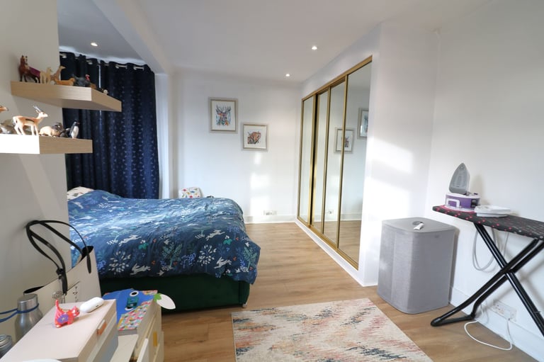 Three Bedroom End-Terrace House to Rent