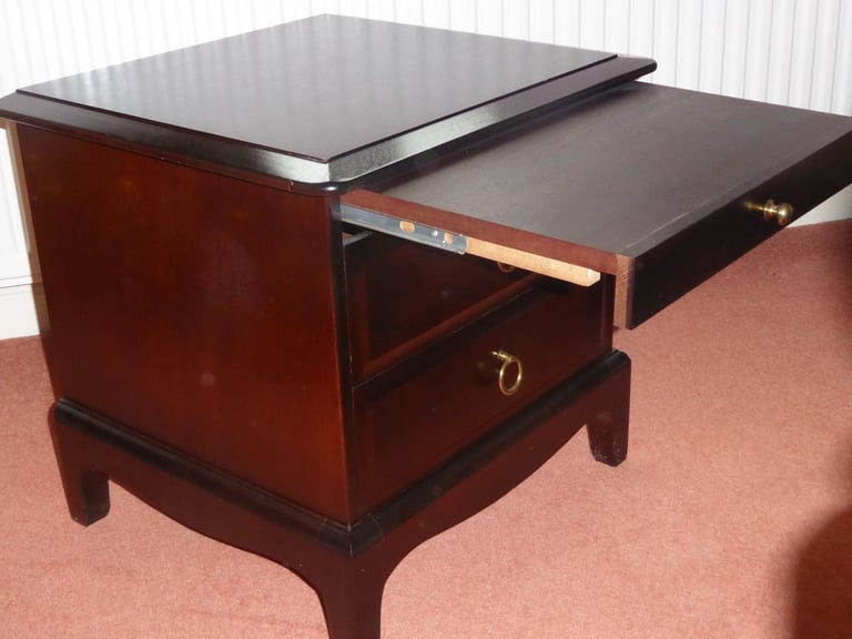 Mahogany bedside cabinet