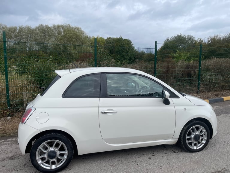 FIAT 500 1.2 LOUNGE S/S 10 REG WHITE 3 DOOR MOT MARCH 27TH 2026 TAX £35 SERVICE HISTORY 50+MPG