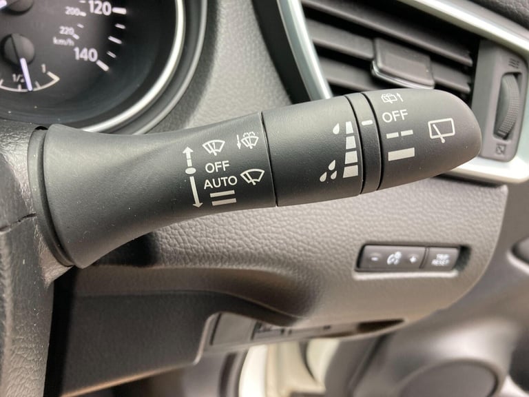  Nissan Qashqai 1.2 DIG-T N-Connecta SUV 5dr Petrol Manual Euro 6 (s/s) (115 ps) Petrol Manual