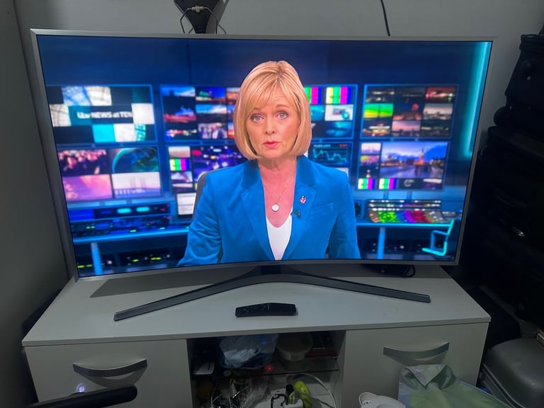 49”SAMSUNG 4k CURVE SMART LED UHDTV 