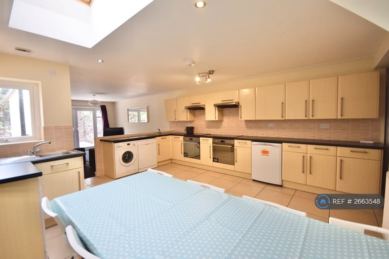 9 bedroom house in Russell Street, Cardiff, CF24 (9 bed) (#2663548)