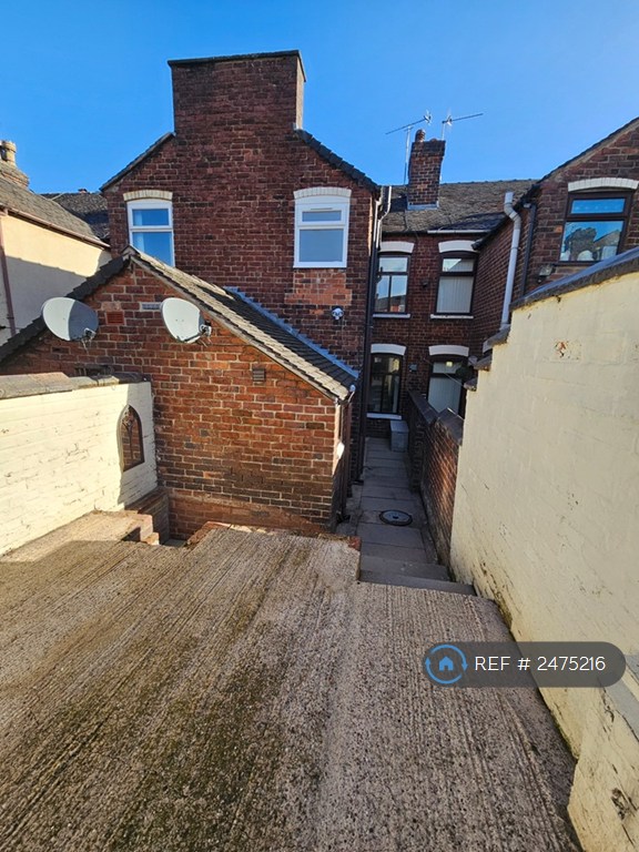 2 bedroom house in Saturn Road, Stoke-On-Trent, ST6 (2 bed) (#2475216)