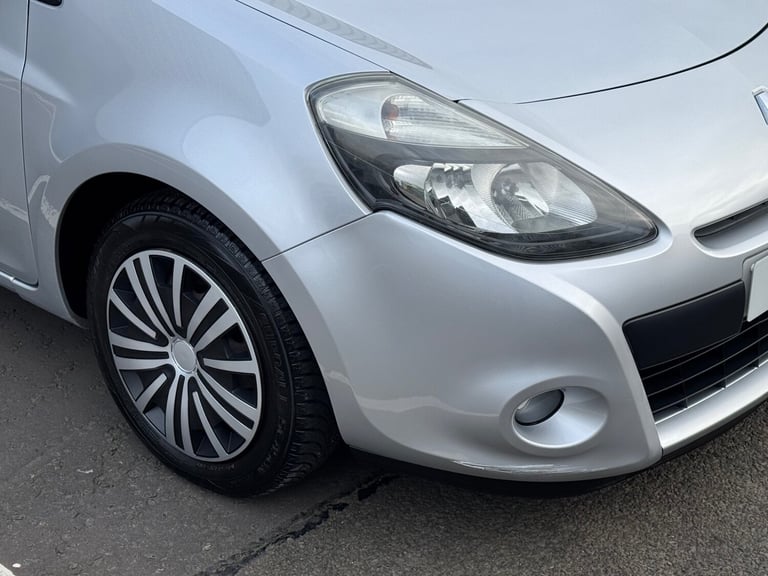 2011 Renault Clio 1.2 16V Expression 5dr HATCHBACK Petrol Manual
