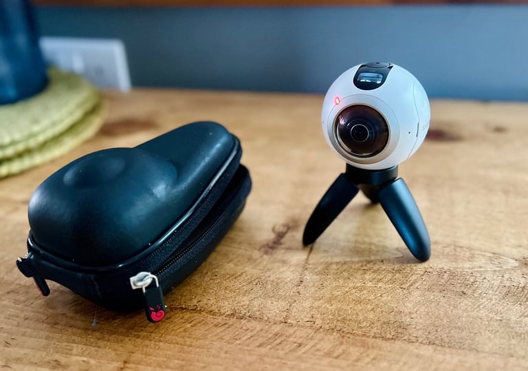 Samsung gear 360 camera and case