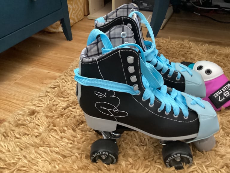 image for Ladies roller skates plus full set of safety gear