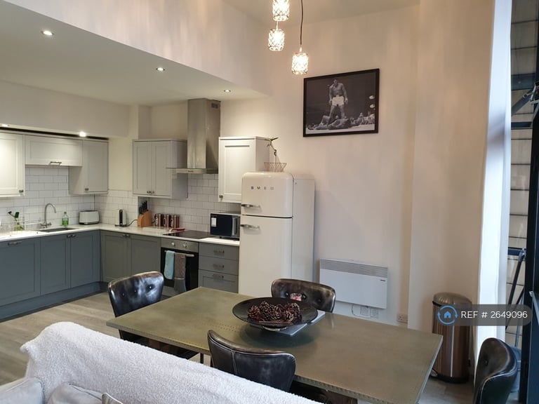2 bedroom flat in Aytoun Street, Manchester, M1 (2 bed) (#2649096)
