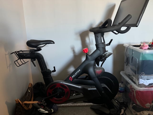 Peloton Bike with Size Shoes 2x 3KG Weights HARDLY USED in